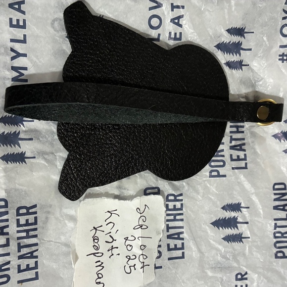 PEBBLED BLACK Portland Leather Sloth KEYCHAIN Charm FAST SHIP NEW - Picture 3 of 4